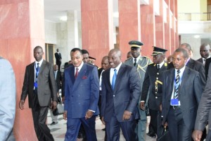 Kabila et Sassou font leur entrée dans la salle du Congrès le 23 octobre 2013