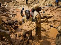 Des creuseurs dans les mines au Katanga