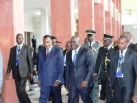 Kabila et Sassou font leur entrée dans la salle du Congrès le 23 octobre 2013